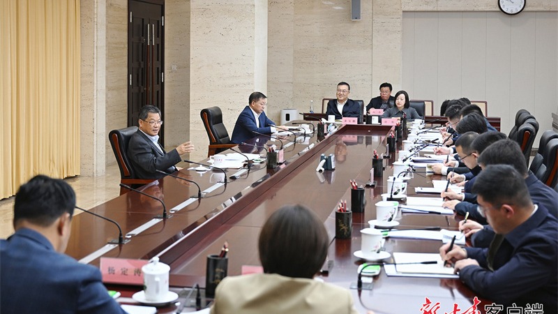 任振鶴在參加省政府辦公廳秘書(shū)一處黨支部組織生活會(huì)時(shí)強(qiáng)調(diào) 自覺(jué)踐行篤信務(wù)實(shí)擔(dān)當(dāng)自律的重要要求 努力以過(guò)硬作風(fēng)不斷創(chuàng)造新的業(yè)績(jī)